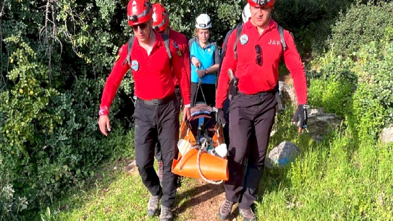 Fethiye'de Doğa Yürüyüşünde Kaza: Ayağı Kırılan Adam Kurtarıldı