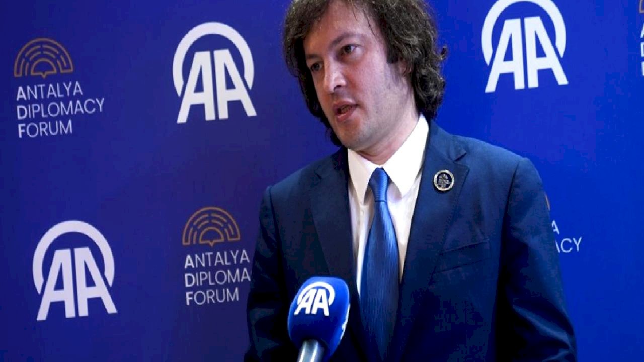 Gürcistan Başbakanı'ndan Savaş ve Barış Vurgusu