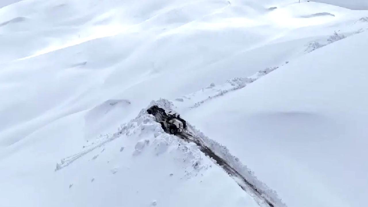 Hakkari'de Kış ve Bahar Bir Arada
