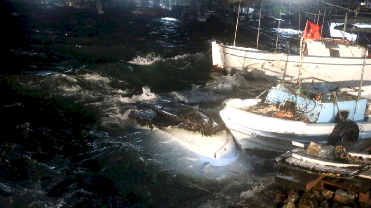 Hatay'da Fırtına: 7 Tekne Alabora, Çatılar Uçtu