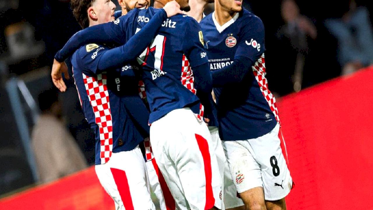 Hollanda Ligi'nde üst üste 3. kez şampiyon PSV