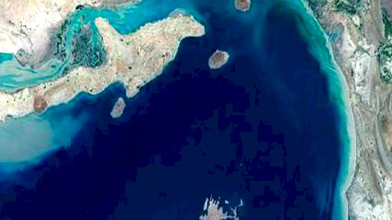 İran Hürmüz Boğazı'nı Açtı