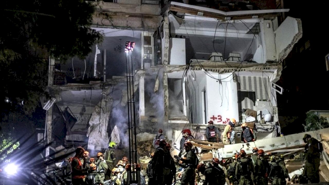 İran misillemesinde büyük yıkım: 2 İsraillinin cesedine ulaşıldı