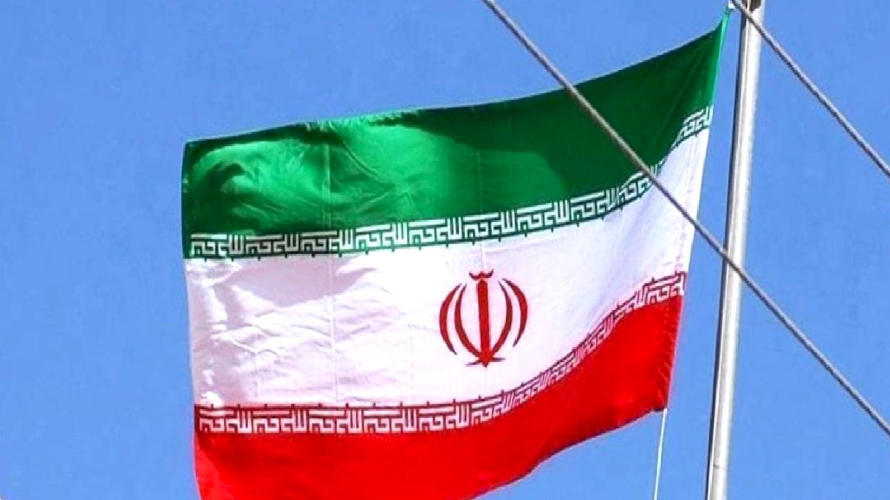 İran'da protestolarda silah deposun saldırmakla suçlanan 2 kişi idam edildi