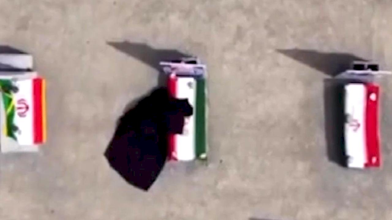 İran’daki ilkokula düzenlenen saldırıda hayatını kaybeden öğrenciler anıldı