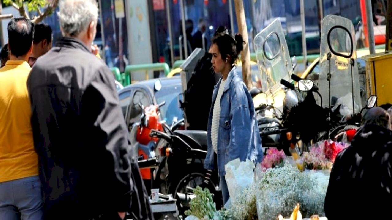 İran'ın başkenti Tahran'da vatandaşlar günlük hayatlarına devam ediyor