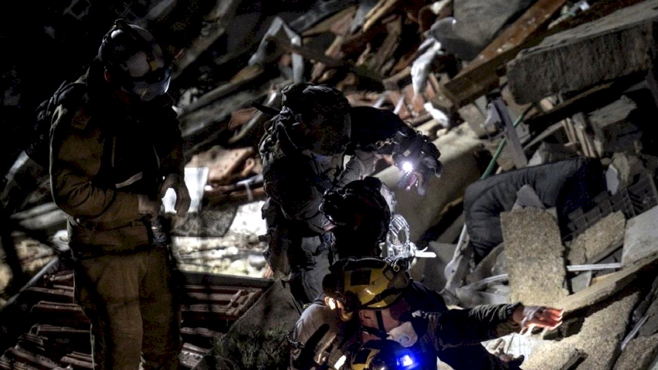 İran'ın füzeleri İsrail'de yıkıma neden oldu