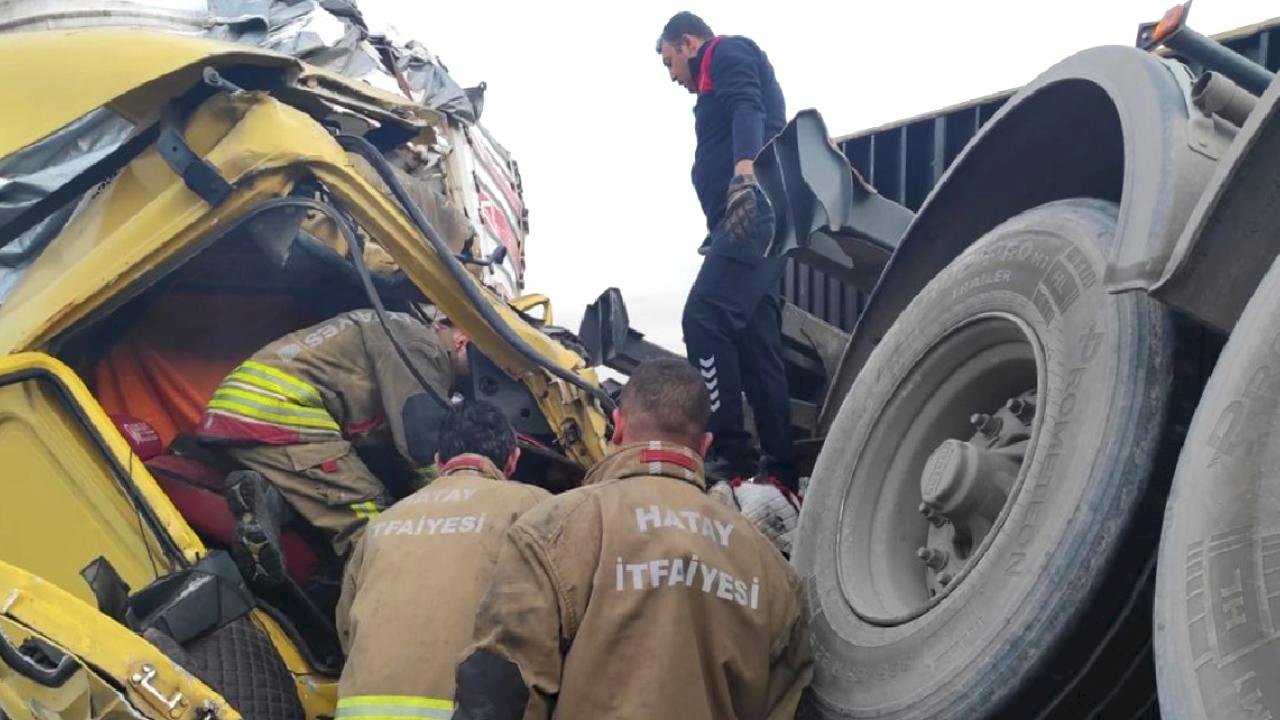 İskenderun'da Tır Kazası: 3 Yaralı