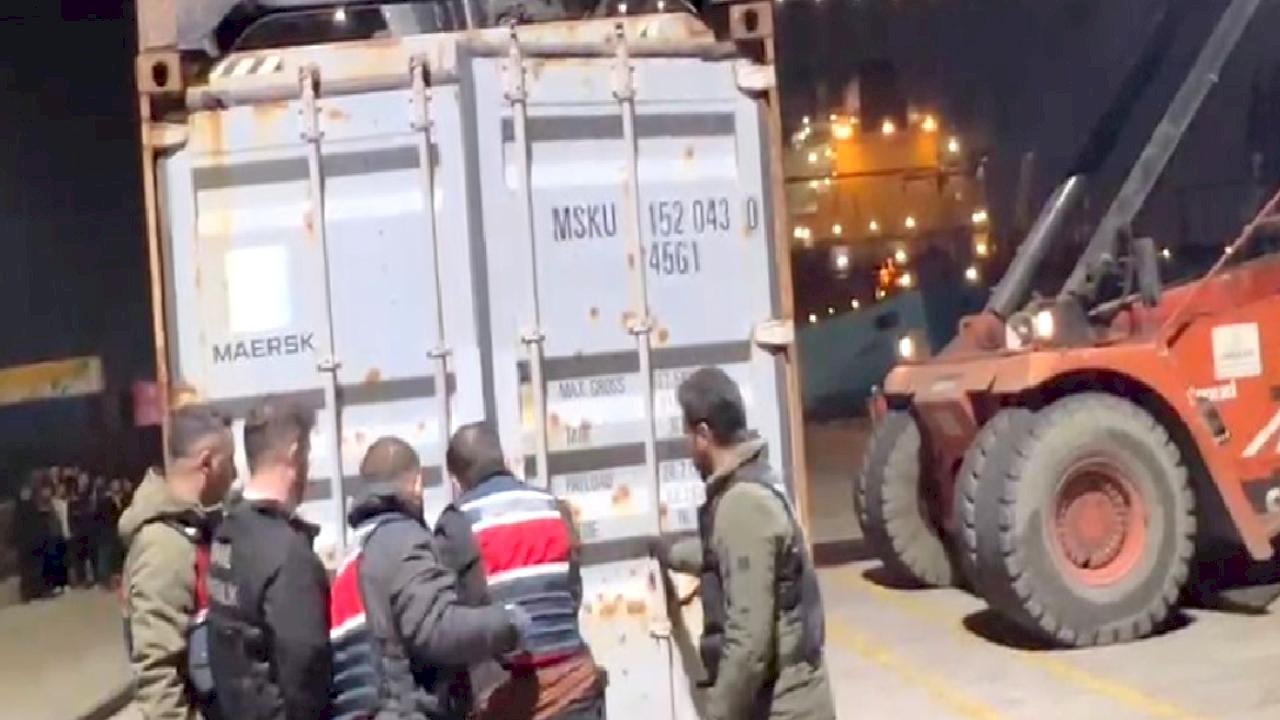 İstanbul'da düzenlenen uyuşturucu operasyonunda 106 kilogram kokain ele geçirildi