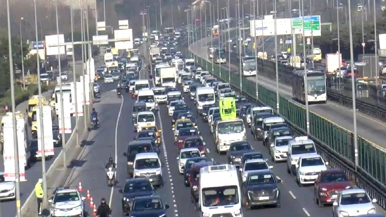 İstanbul'da Trafik Yoğunluğu %69