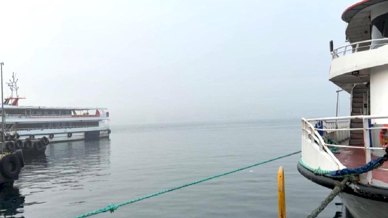 İstanbul'da Yoğun Sis, Gemi Trafiği Askıya Alındı