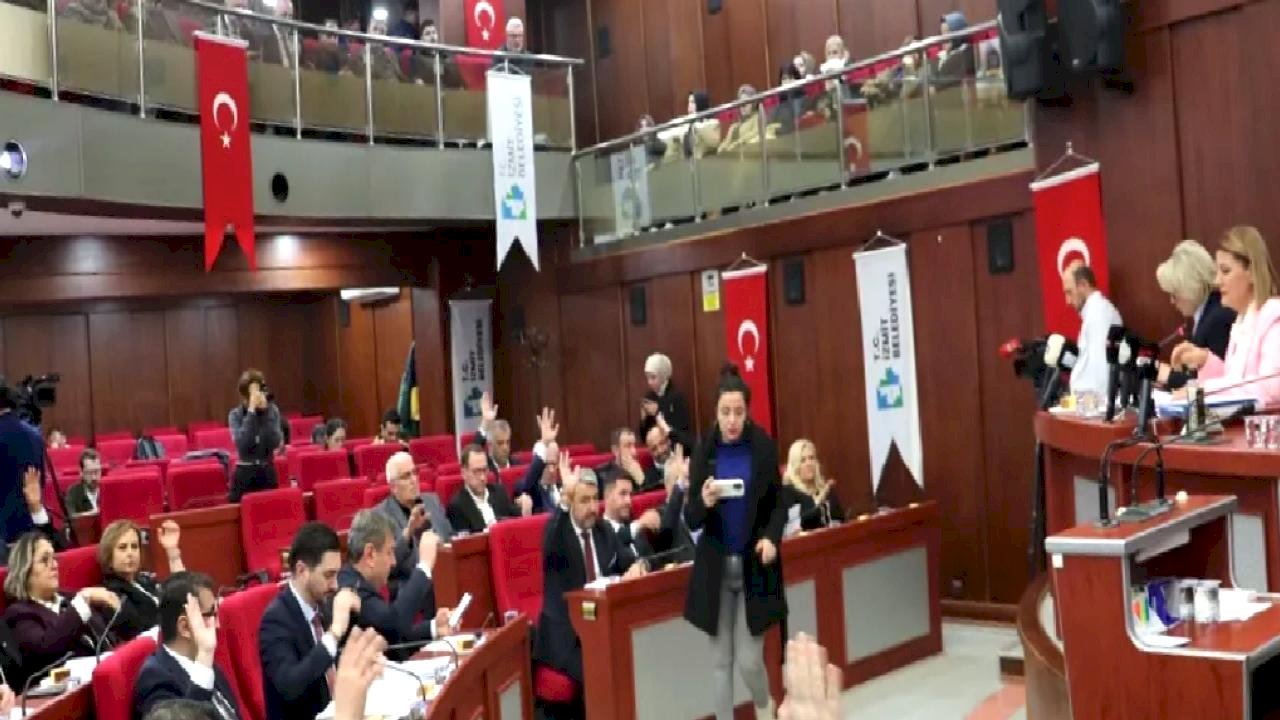İzmit Belediyesi Meclisi’nde görev dağılımı yapıldı