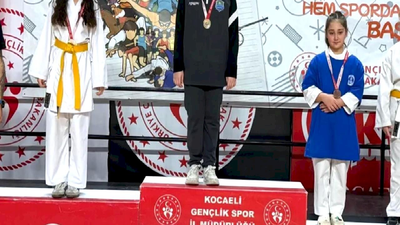 Kocaeli Çayırova’ya karatede 16 madalya birden