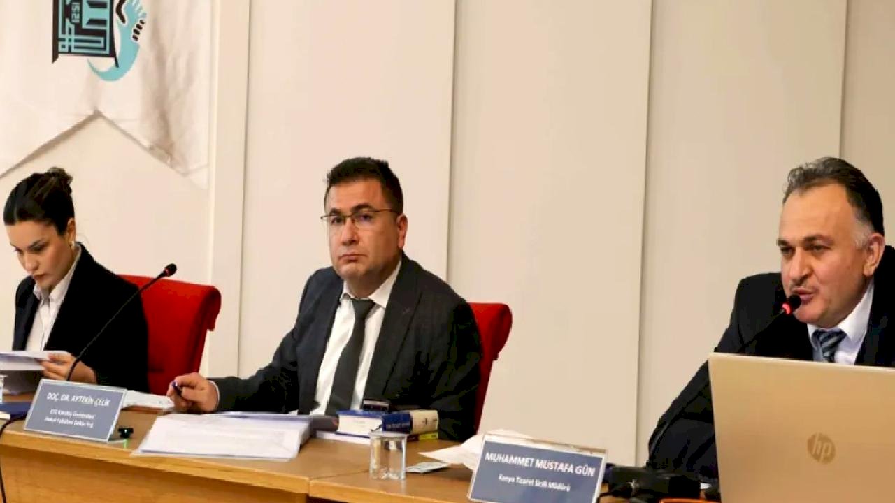 Konya'da fakülteli öğrencilere ticaret sicili uygulamalı anlatıldı