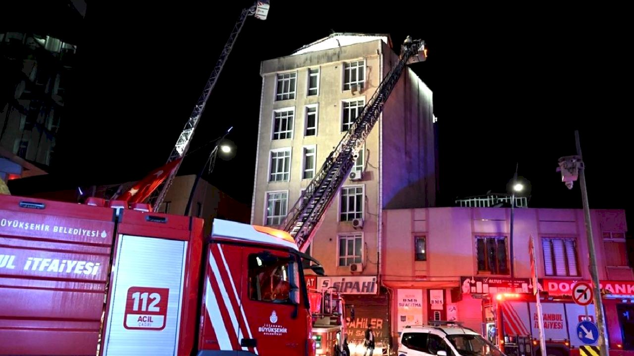 Küçükçekmece'de Otel Yangını Kontrol Altında