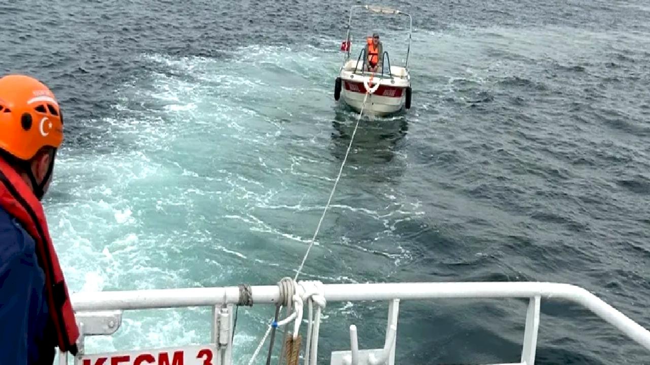 Küçükyalı açıklarında sürüklenen tekne kurtarıldı