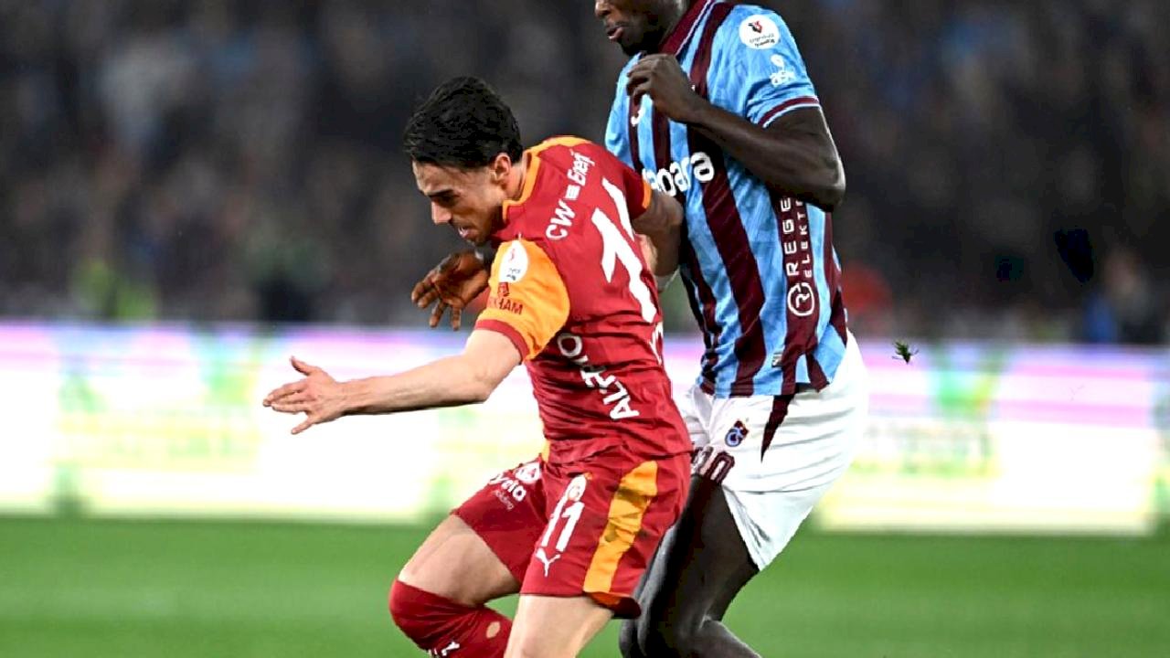 Küfürler havada uçuşmuş! Yunus Akgün maç sonunda yaşananları anlattı