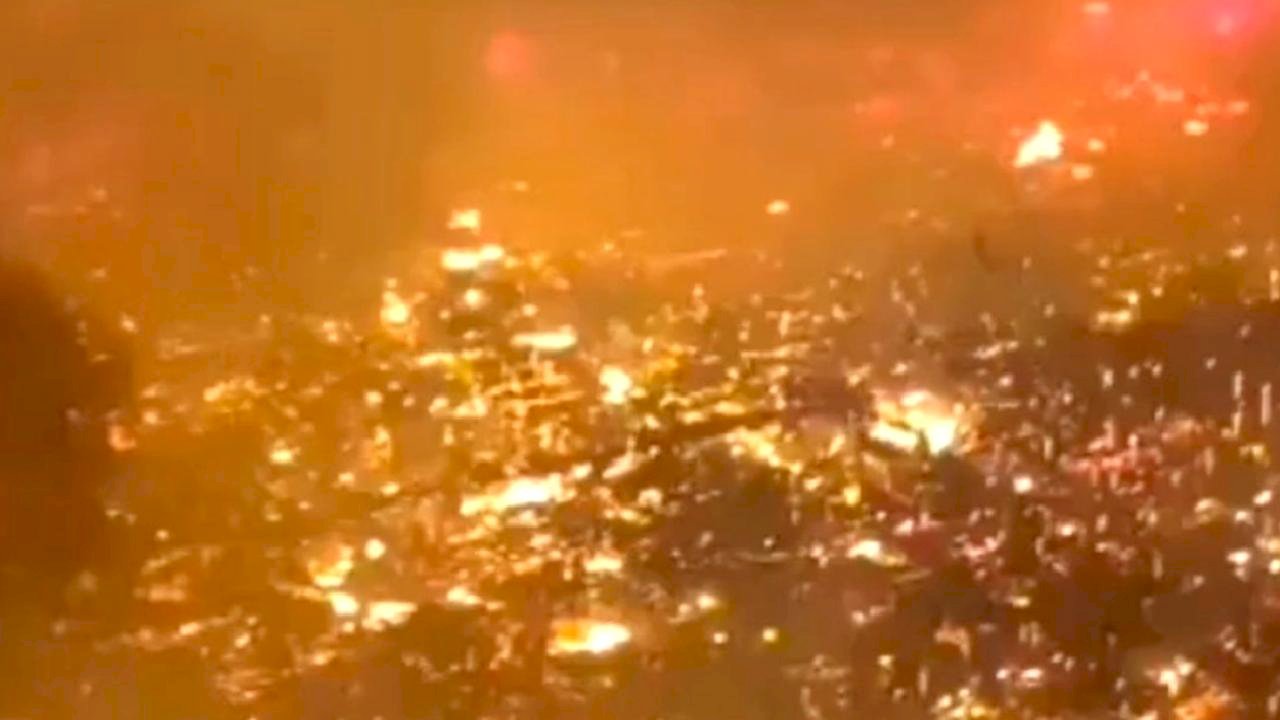 Malezya'da yüzen kasabada yangın dehşeti: Bin ev kül oldu