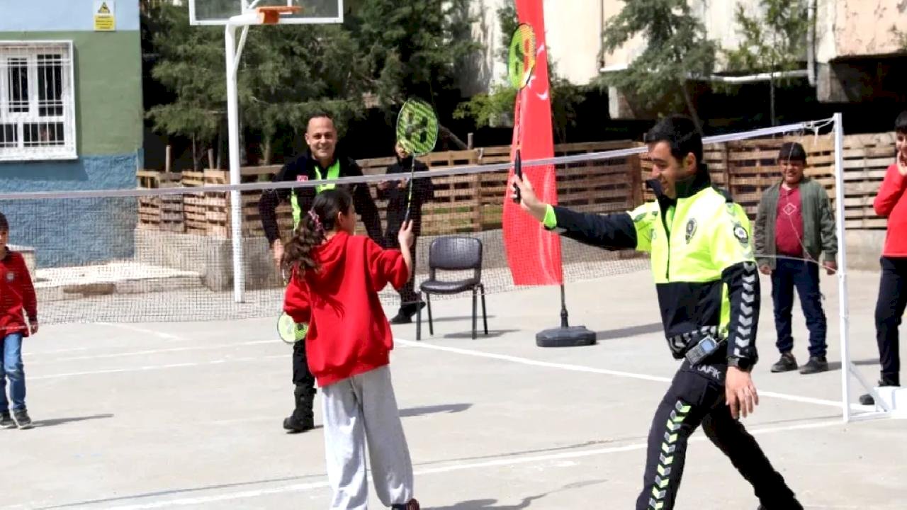 Mardin Yeşilli’de Polis Haftası'nda dostluk maçı