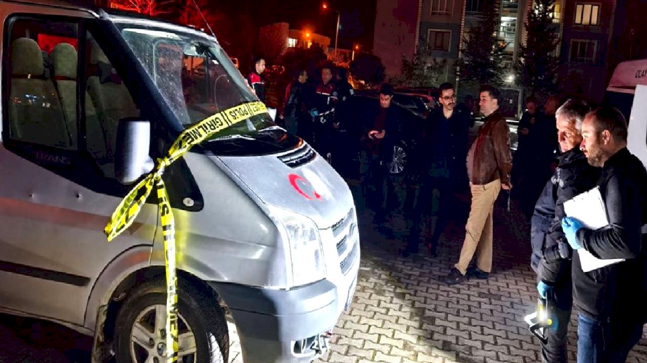 Minibüs Parkederken Silahlı Saldırı