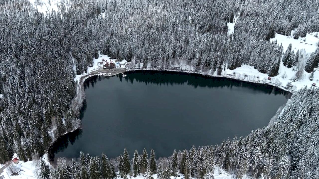 Nisan sürprizi: Karagöl Sahara Milli Parkı beyaza teslim