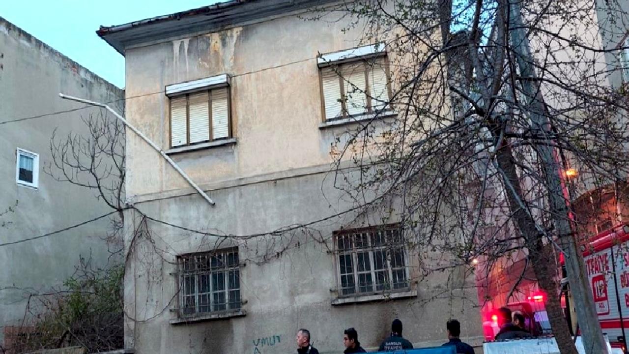Samsun'da metruk bina yangını söndürüldü