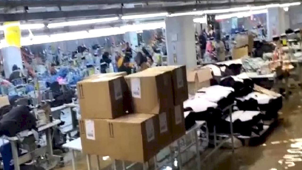 Şanlıurfa'da Fabrika Su Baskınına Uğradı