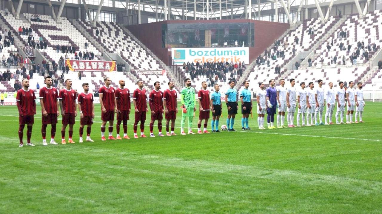 Süper Lig'de de mücadele etmişti! 98 yıllık tarihi kulüp küme düştü
