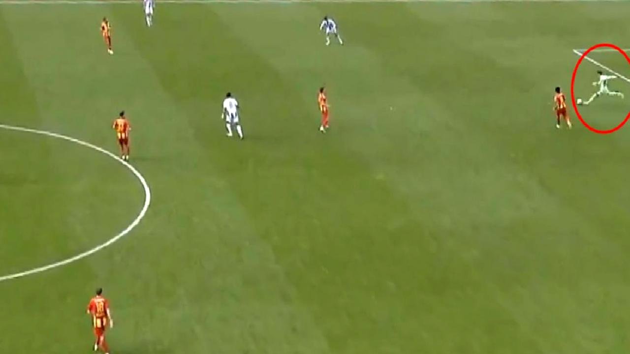 Süper Lig'de kendi kalesinden rakip kaleye inanılmaz gol