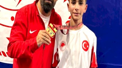 Ağrılı sporcu Osman Oğur halterde Türkiye şampiyonu