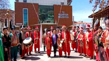 AK Parti'li belediyeden CHP'li vekillere mehterli gönderme