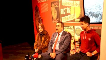 Bakan Tekin Öğrencilere Demokrasi Dersi Verdi