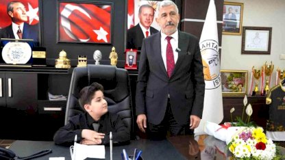Başkan Hallaç, koltuğunu 10 yaşındaki Ebubekir'e devretti