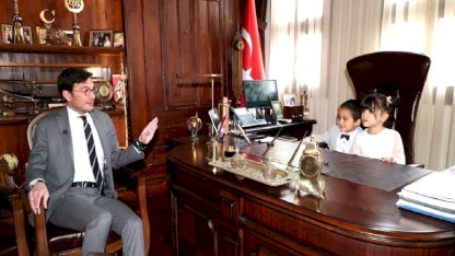 Başkan, Koltuğunu Öğrenciye Devretti