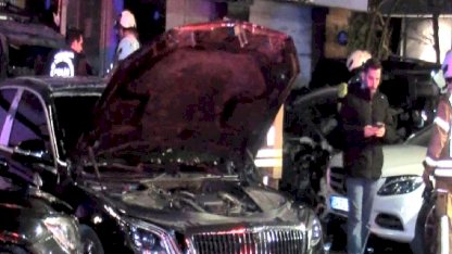 Beşiktaş'ta Yangın: 15 Araç Zarar Gördü