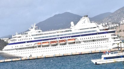 Bodrum'a sezonun ilk kruvaziyeri demirledi