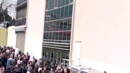 Bursa Büyükşehir'de seçim gerginliği! CHP'liler dışarı çıktı, gerginlik yola taştı!