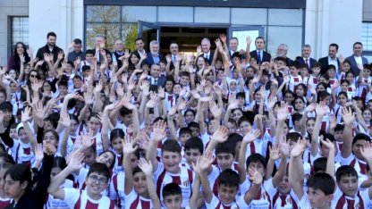 Bursa İnegölspor forması bin 100 öğrenciye dağıtıldı