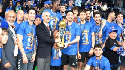 Çayırova Belediyespor basketbolda Süper Lig'e yükselişini kutladı