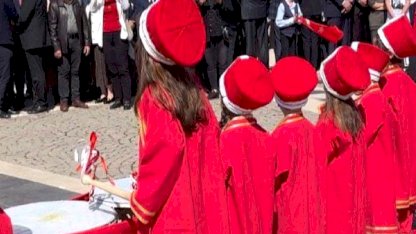 CHP'lilerin çocuklara sırtını dönmesine Özel'den ilk yorum