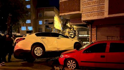 Esenler'de Taksi Kaza Yaptı