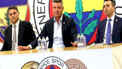 Fenerbahçeli yönetici Ali Gürbüz, Galatasaray maçı biter bitmez telefona sarıldı