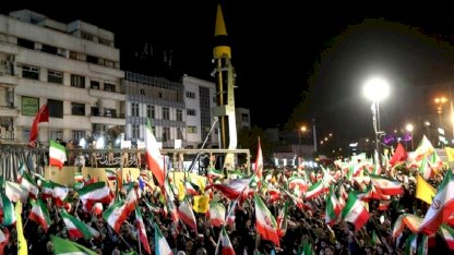 İran'da binlerce kişiden ABD ve İsrail'e "füzeli" protesto
