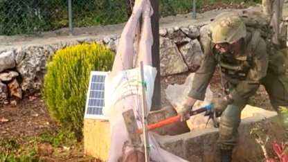 İsrail askeri İsa heykeline balta ile saldırdı