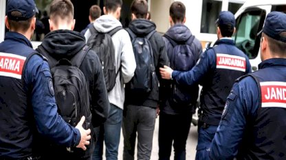 İzmir'de okul saldırısı hazırlığı iddiası: 8 öğrenci gözaltına alındı