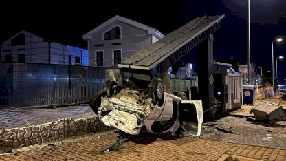 Kayseri'de Takla Atan Araç Beton Bloğa Çarptı