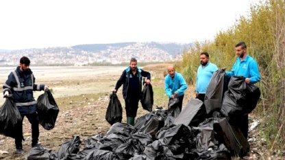 Kocaeli'de ekipler 50 torba atığı doğadan uzaklaştırdı