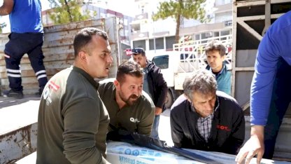 Kumluca'da Hortumdan Etkilenen Çiftçilere Destek