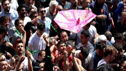 Manisa'da asırlık gelenek: 10 ton mesir macunu halka saçıldı