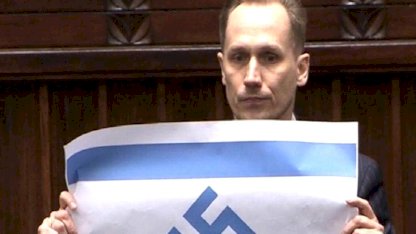 Polonya Parlamentosu’nda milletvekili, Nazi sembollü İsrail bayrağı açtı